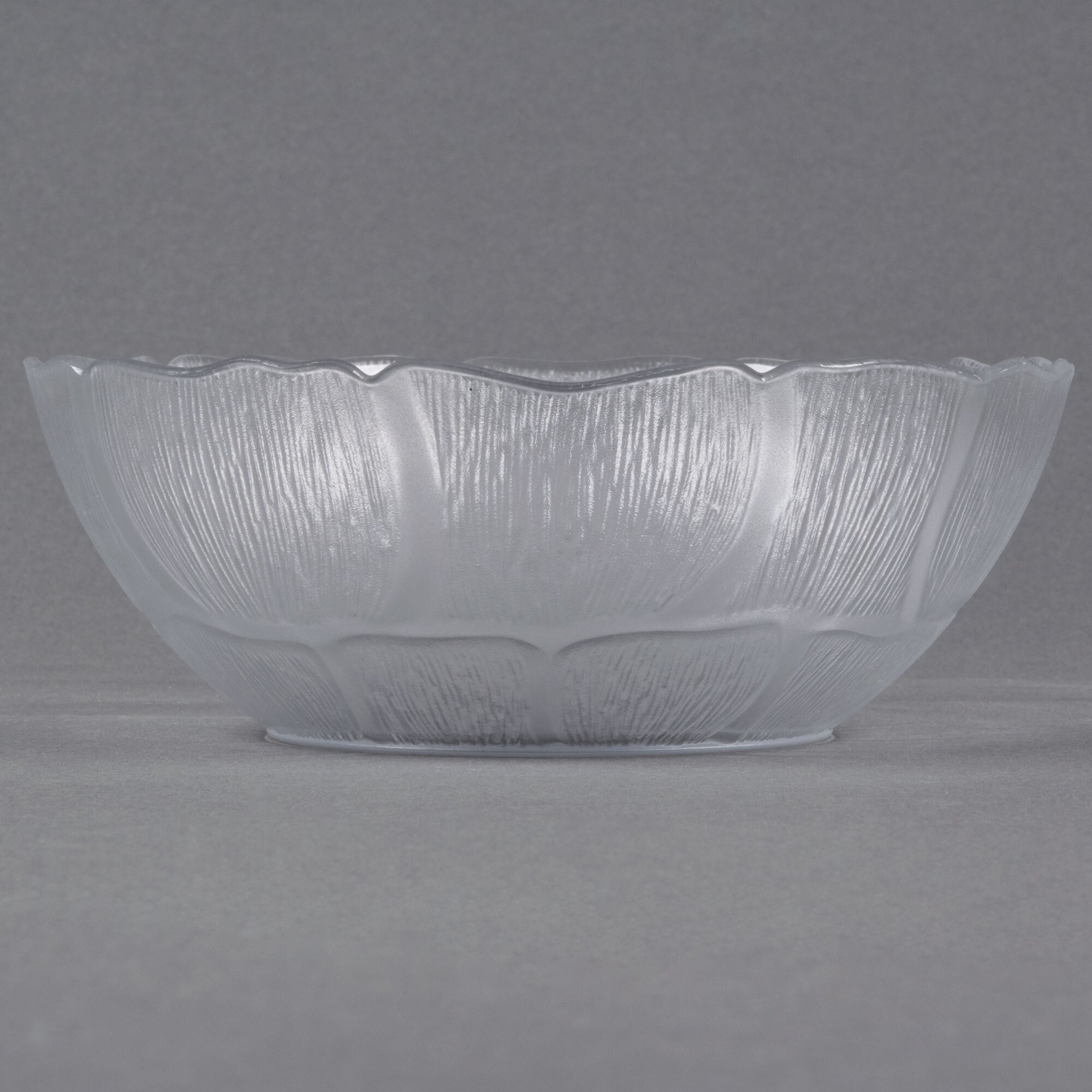 Carlisle 690807 Petal Mist 1.3 Qt. Clear Polycarbonate Bowl