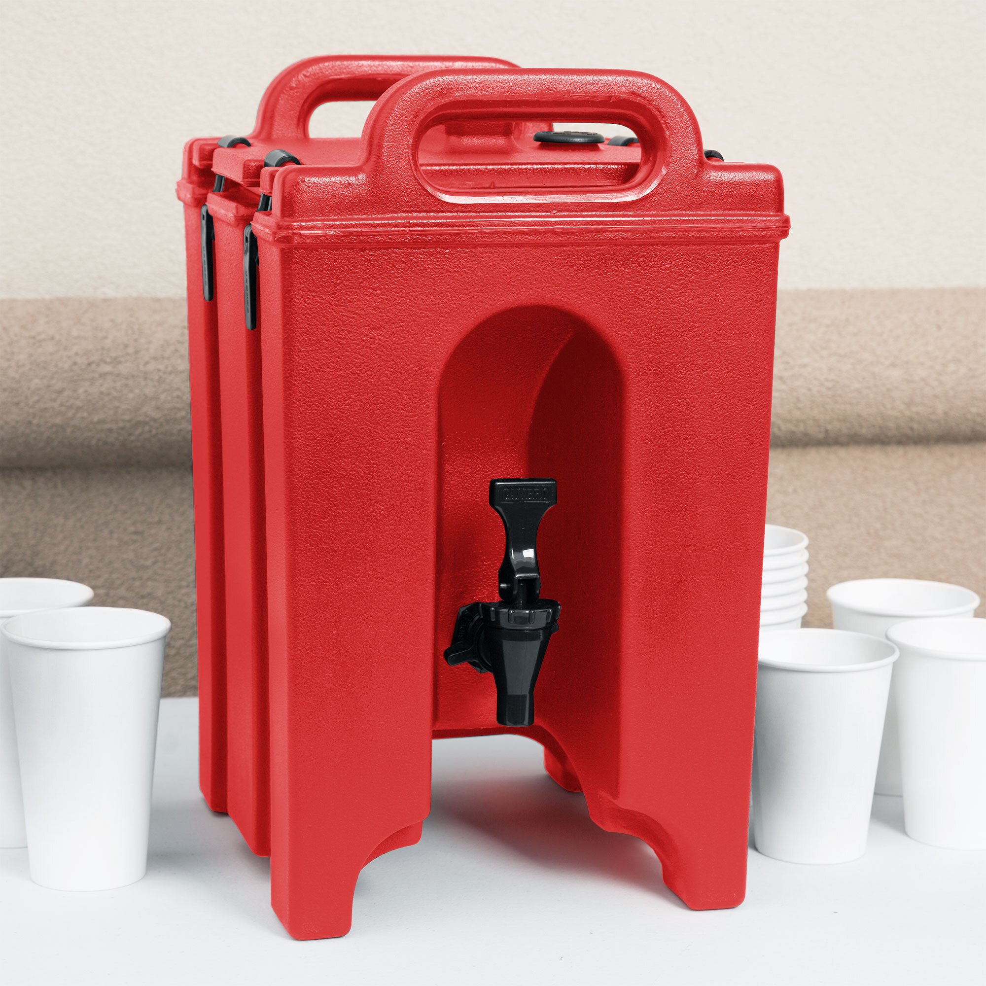 Cambro 100LCD158 Camtainers® 1.5 Gallon Hot Red Insulated Beverage