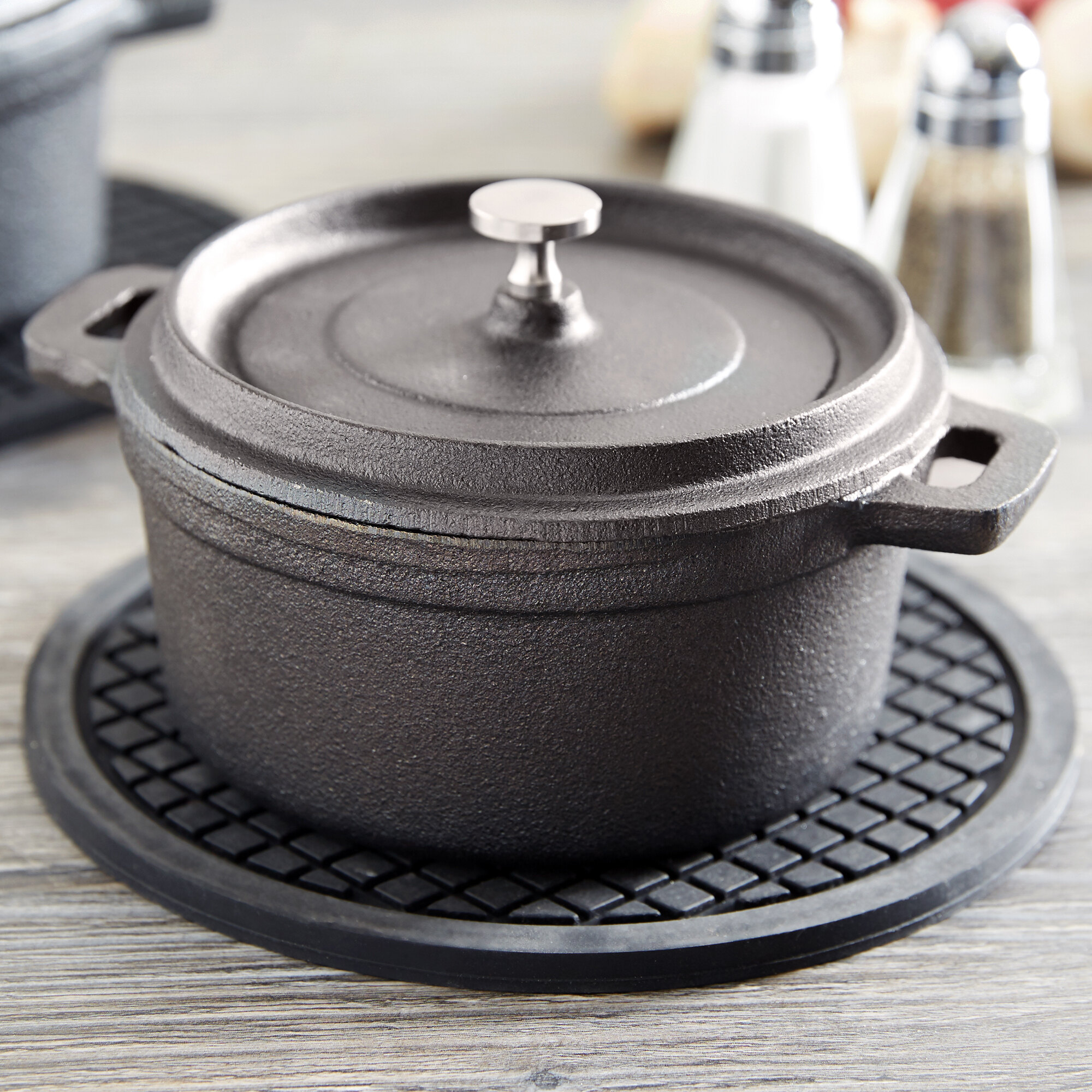 American Metalcraft CIPR5500 17 oz. PreSeasoned Mini Cast Iron Pot with Cover