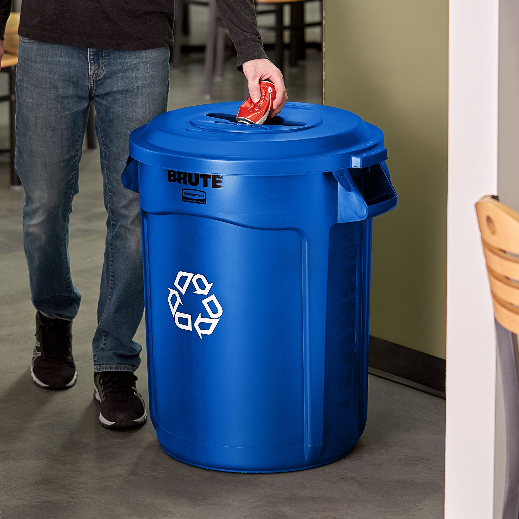 Rubbermaid Brute Gallon Blue Round Recycling Bin With Mixed Recycle Lid