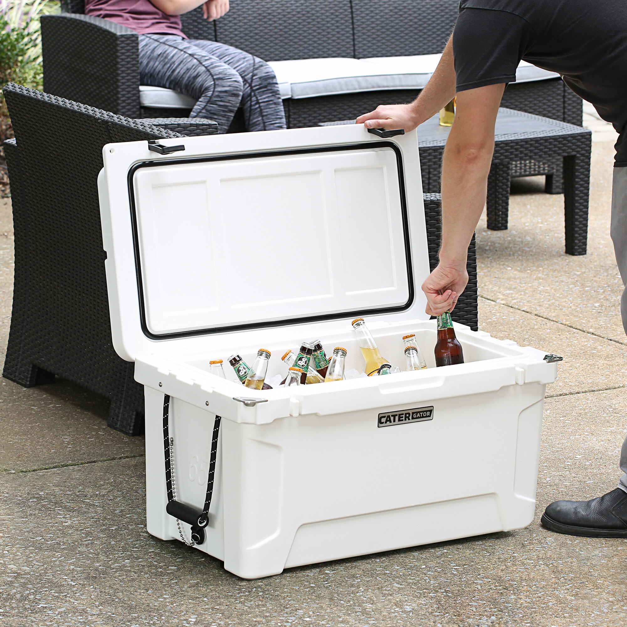 CaterGator CG65WH White 65 Qt. Rotomolded Extreme Outdoor Cooler / Ice ...