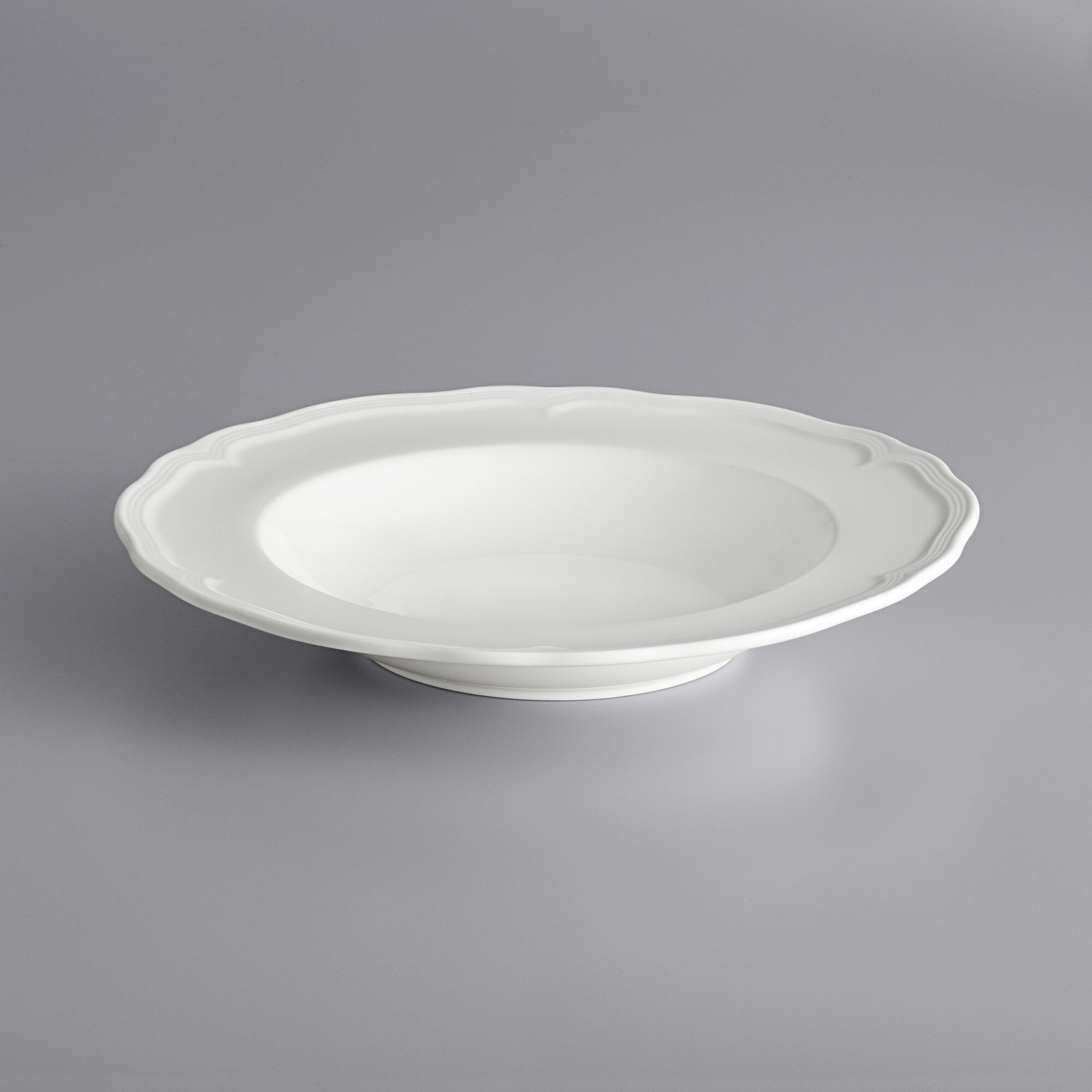 Acopa Condesa 28 oz. Pearl White Scalloped Wide Rim Porcelain Pasta