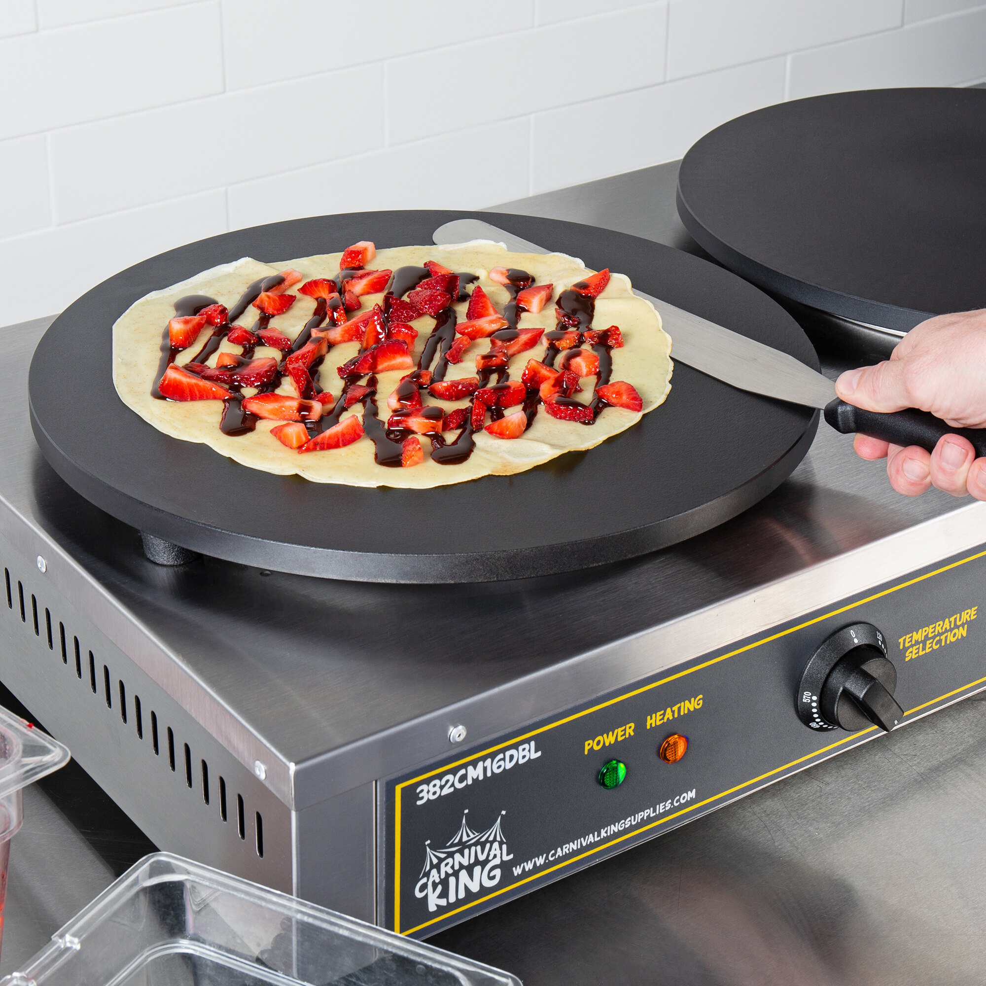Carnival King TCM16DBL 16" Dual NonStick Crepe Maker 208/240V