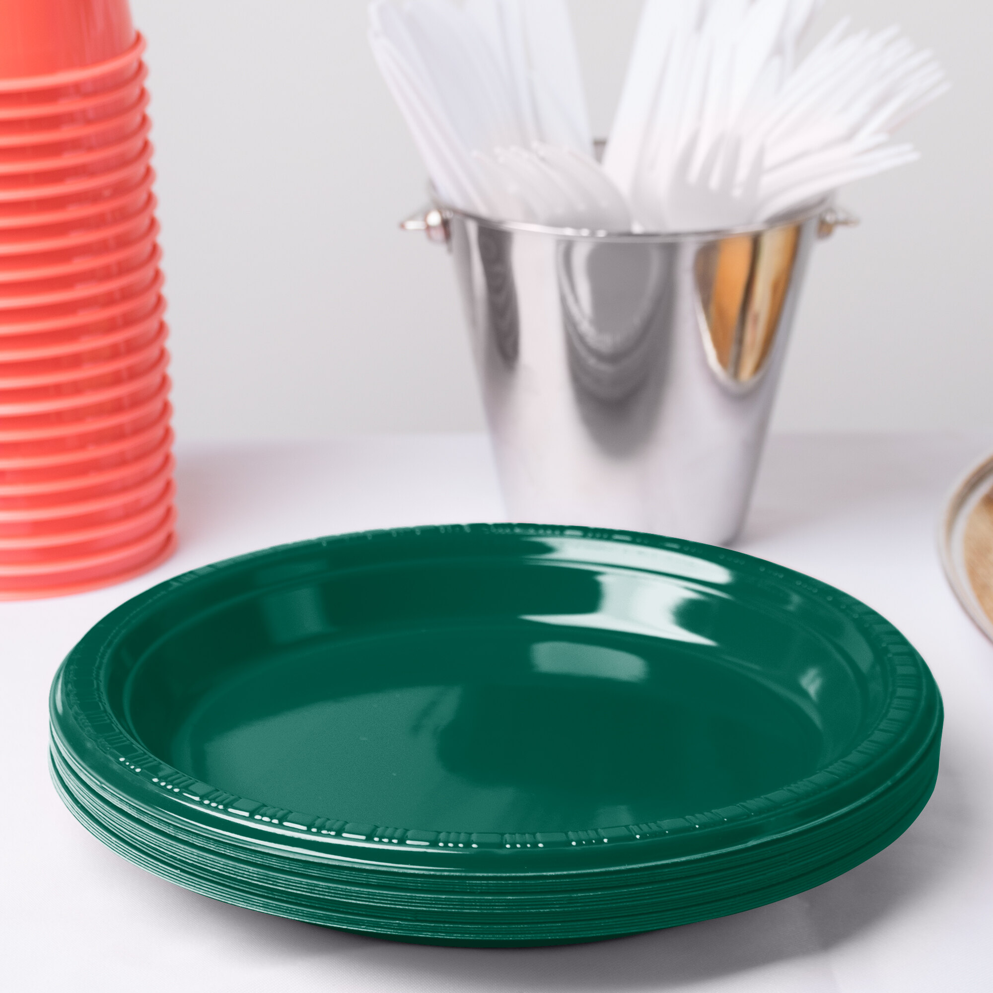 Creative Converting 28312421 9" Hunter Green Plastic Plate 20/Pack