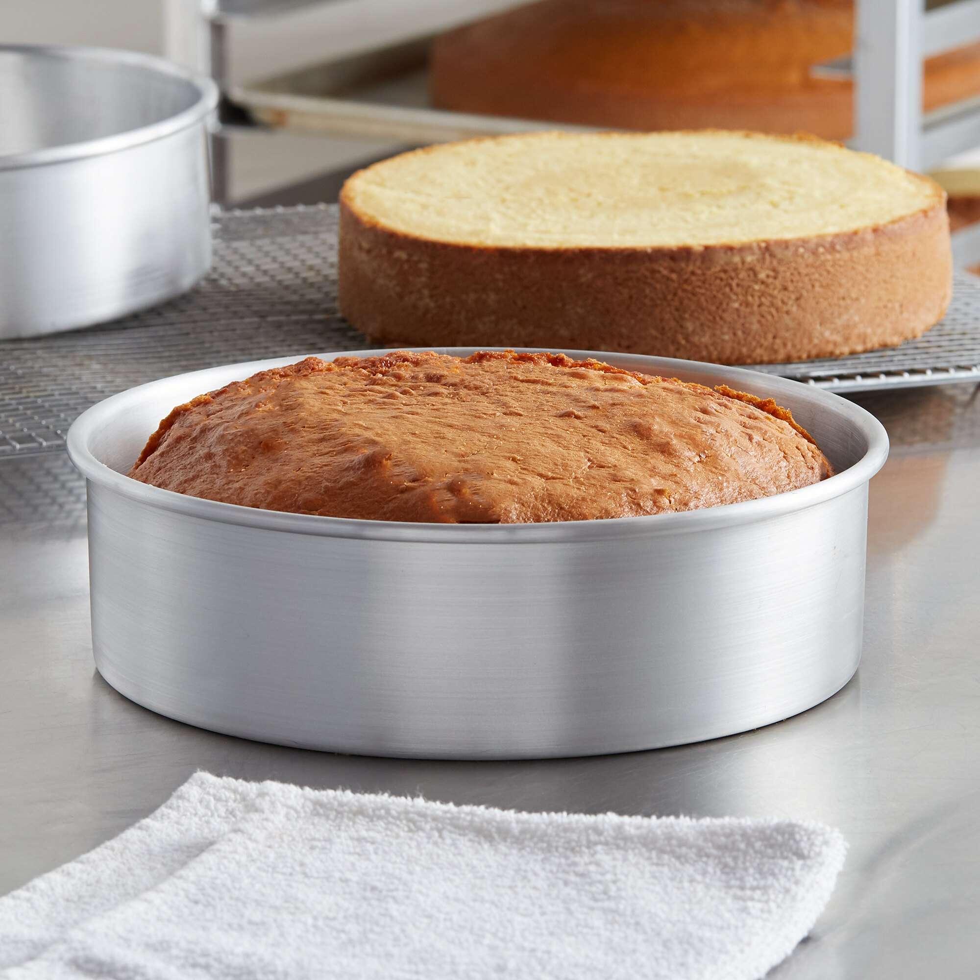 10" x 3" Aluminum Cake Pan with Removable Bottom