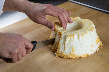 how to cut an angel food cake without damaging it