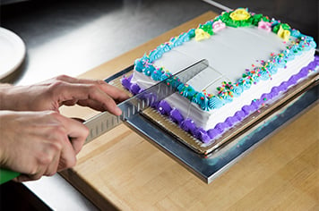 cutting a sheet cake evenly