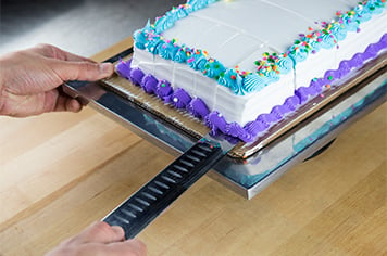 how to serve sheet cake