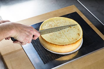 how to cut a cheesecake properly