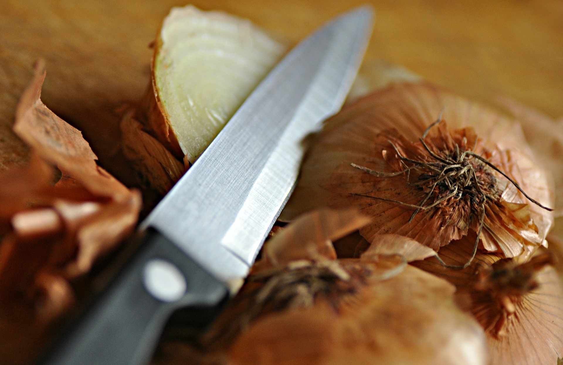 cutting onions for an onion blossom