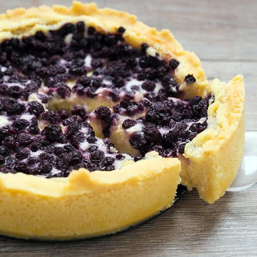 https://cdnimg.webstaurantstore.com/uploads/blog/2018/2/blueberry-cheesecake.jpg