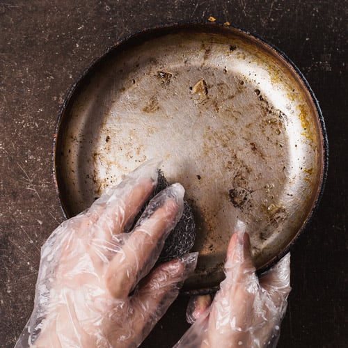 Cleaning stainless steel pans with vinegar