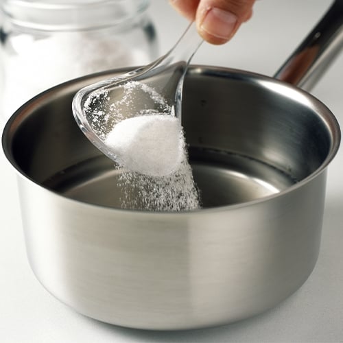 Making invert sugar