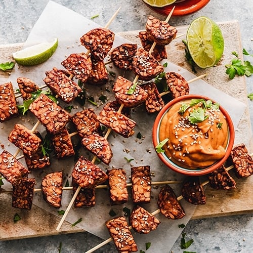 Sesame tempeh skewers with spicy peanut sauce