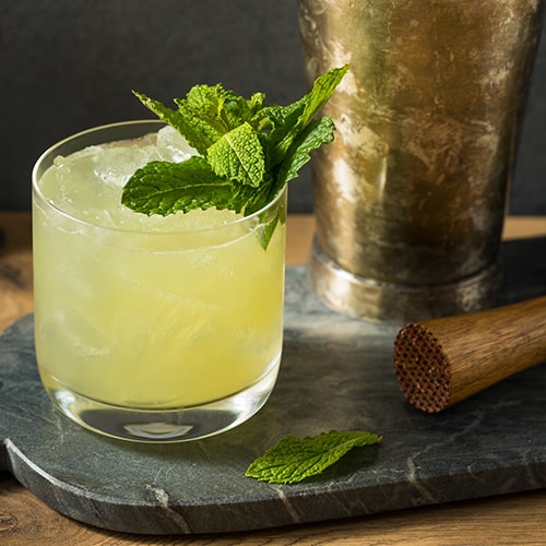 https://cdnimg.webstaurantstore.com/uploads/blog/2021/3/refreshing-chartreuse-smash.jpg