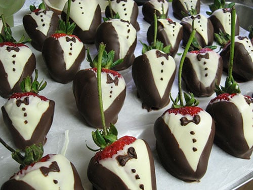 fragole ricoperte di cioccolato black-tie