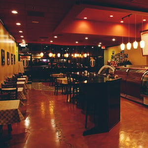 Interior de la pizzería