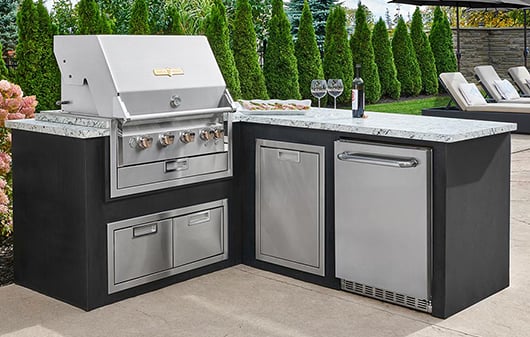 https://cdnimg.webstaurantstore.com/uploads/seo_category/2022/4/outdoor-cooking-equipment-carousel-outdoor-kitchens.jpg